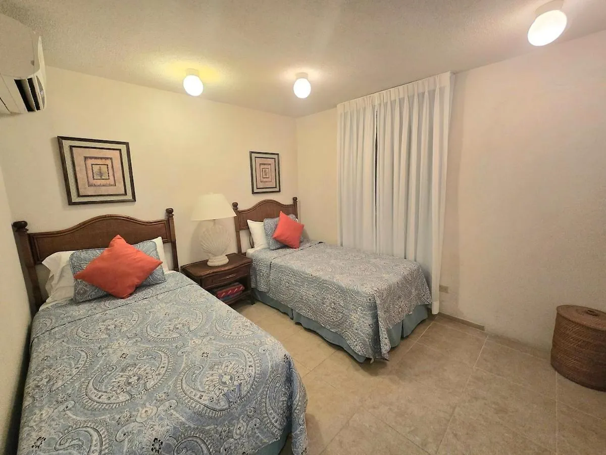 5 St Lawrence Beach Condo Крайст-Черч